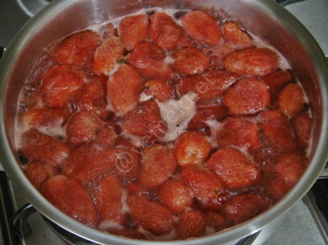 Çilek Suyu Konsantresi - Yapılışı (3/8) 