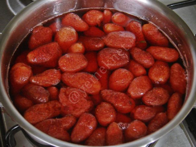 Çilek Suyu Konsantresi - Yapılışı (4/8) 