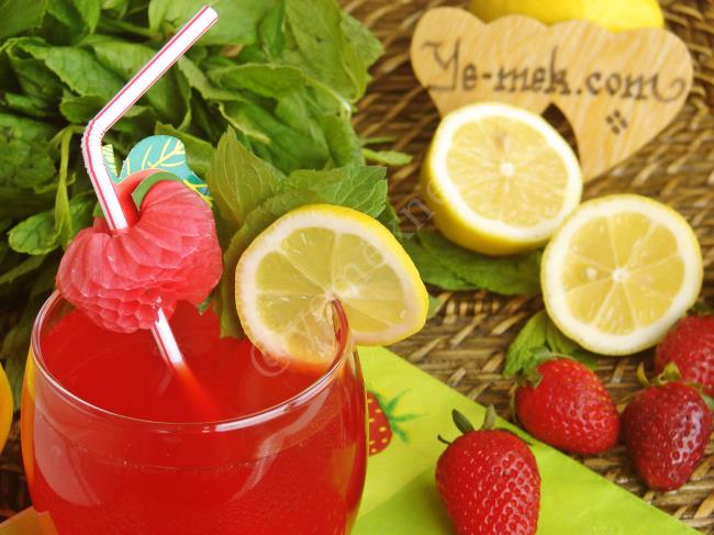 Çilekli Limonata - Yapılışı (4/8) 