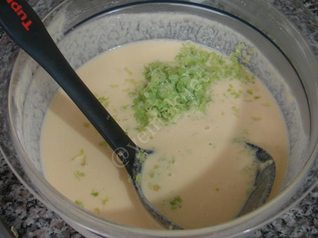 Peynirli Pırasalı Krep - Yapılışı (3/8) 