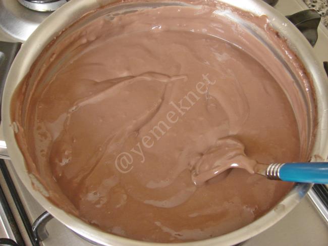 Bisküvili Piramit Pasta - Yapılışı (4/16) 