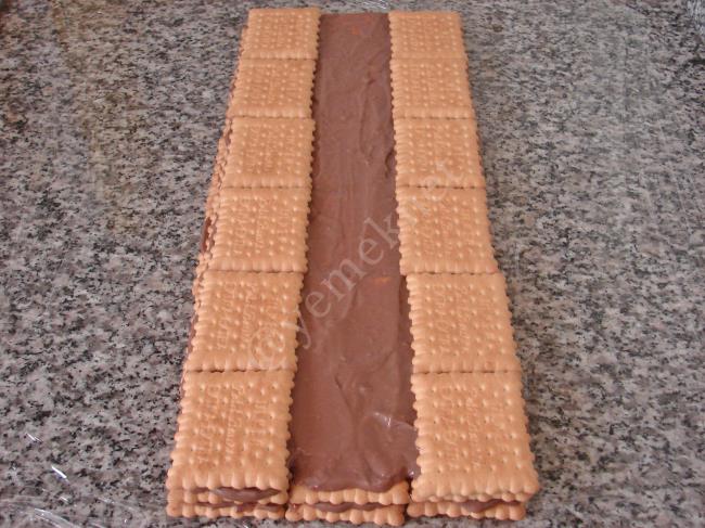 Bisküvili Piramit Pasta - Yapılışı (8/16) 