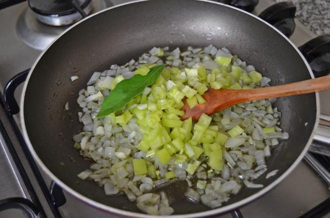 Bolonez Soslu Spagetti - Yapılışı (3/12) 