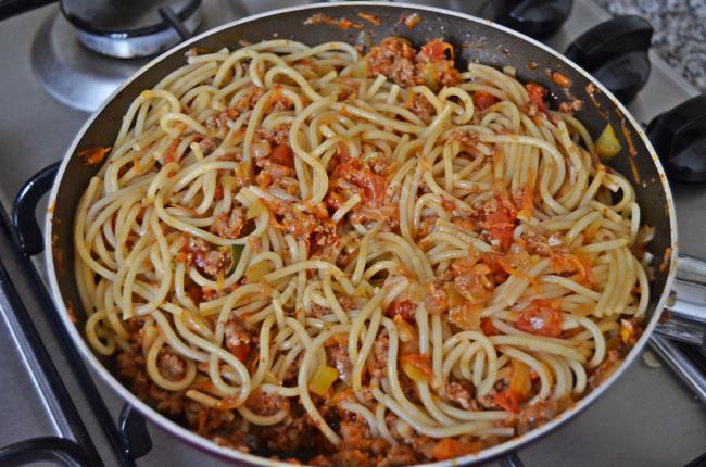 Bolonez Soslu Spagetti - Yapılışı (9/12) 