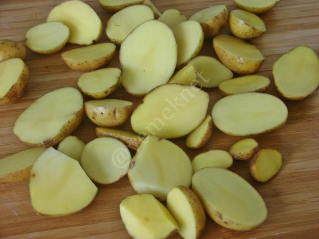 Fırında Baharatlı Taze Patates - Yapılışı (3/8) 