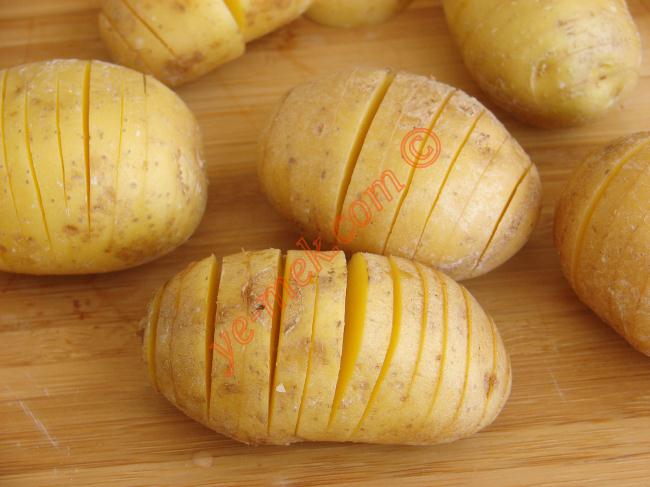 Fırında Tereyağlı Taze Patates - Yapılışı (3/8) 