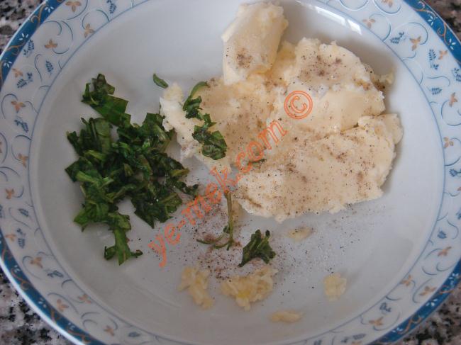 Fırında Tereyağlı Taze Patates - Yapılışı (4/8) 