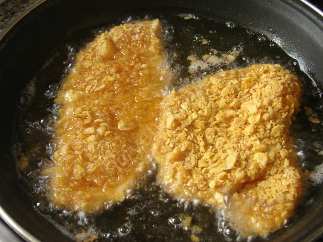 Mısır Gevrekli Tavuk Şinitzel - Yapılışı (5/8) 