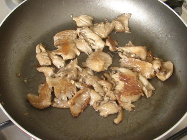 Soya Soslu İstiridye Mantarı - Yapılışı (6/8) 