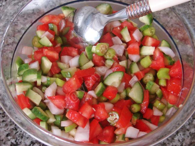 Çoban Salatası - Yapılışı (6/8) 