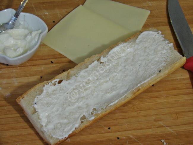 Kavurmalı Ekmek Pizzası - Yapılışı (3/8) 