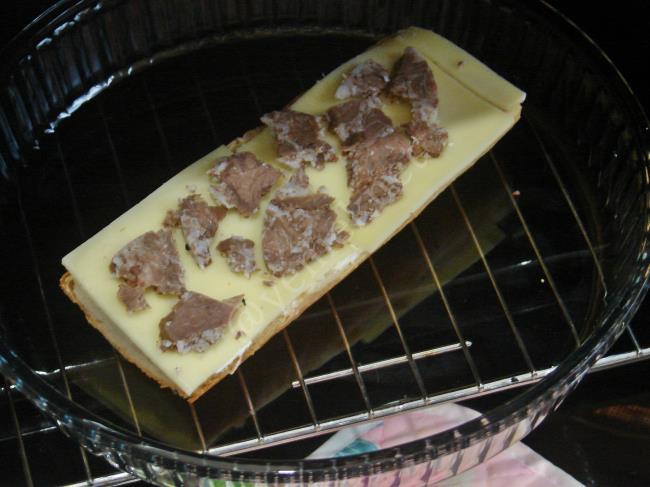 Kavurmalı Ekmek Pizzası - Yapılışı (4/8) 