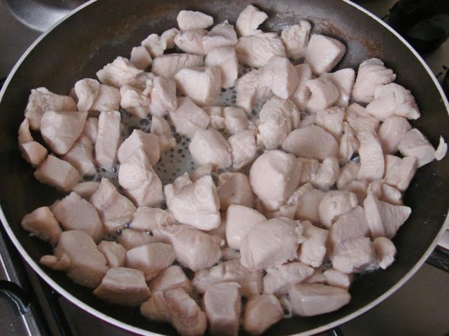 Köri Soslu Tavuk Sote - Yapılışı (3/8) 