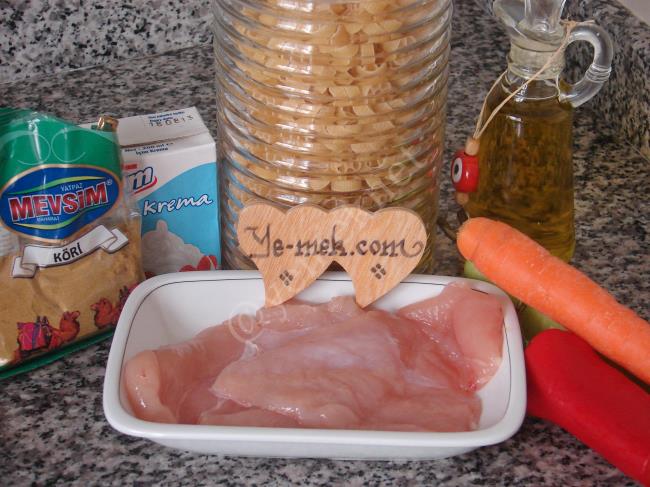 Köri Soslu Tavuklu Makarna - Yapılışı (1/8) 