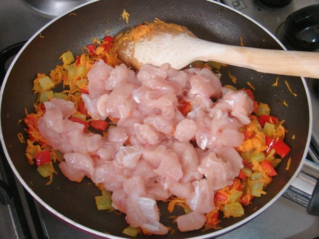 Köri Soslu Tavuklu Makarna - Yapılışı (4/8) 