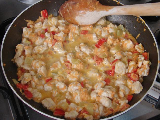 Köri Soslu Tavuklu Makarna - Yapılışı (6/8) 