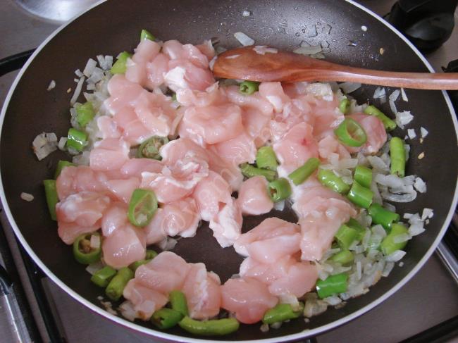 Mantarlı Tavuk Yemeği - Yapılışı (3/8) 