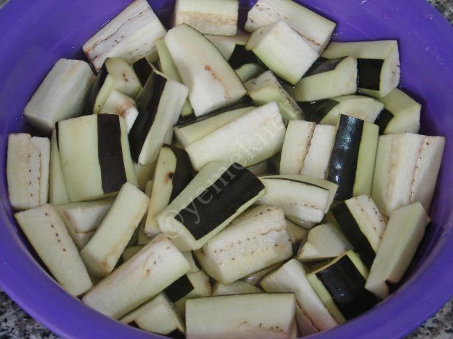 Zeytinyağlı Patlıcan Yemeği - Yapılışı (2/8) 