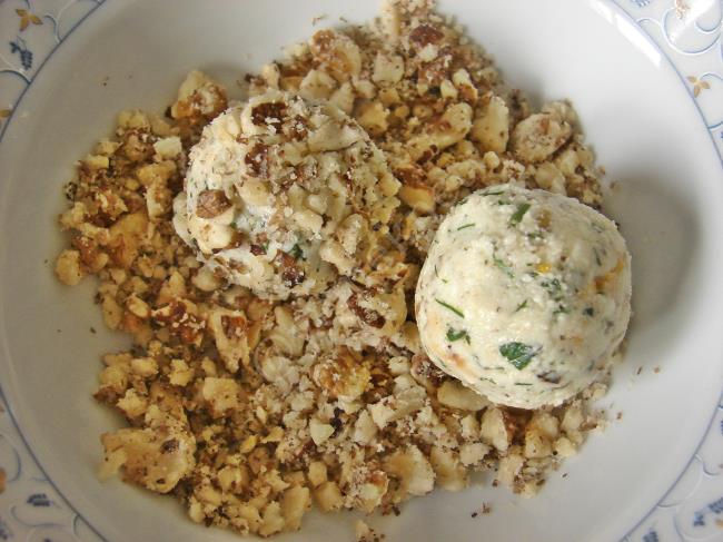 Cevizli Ve Fıstıklı Peynir Topları - Yapılışı (7/12) 