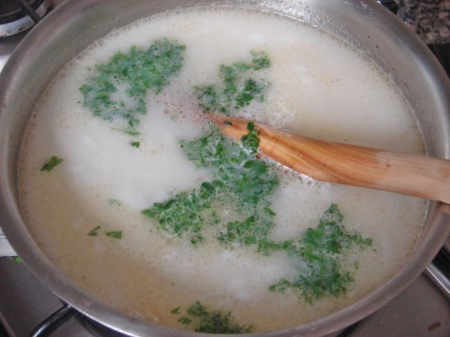 Kremalı Şehriyeli Tavuk Suyu Çorbası - Yapılışı (9/12) 