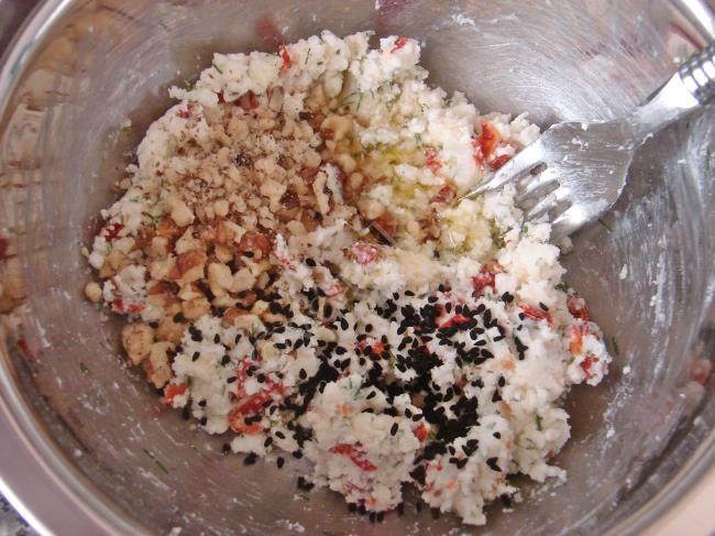 Kuru Domatesli Peynir Topları - Yapılışı (5/8) 