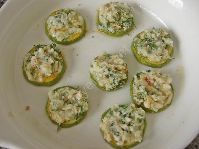 Fırında Beyaz Peynirli Kabak Dilimleri - Yapılışı (6/8) 