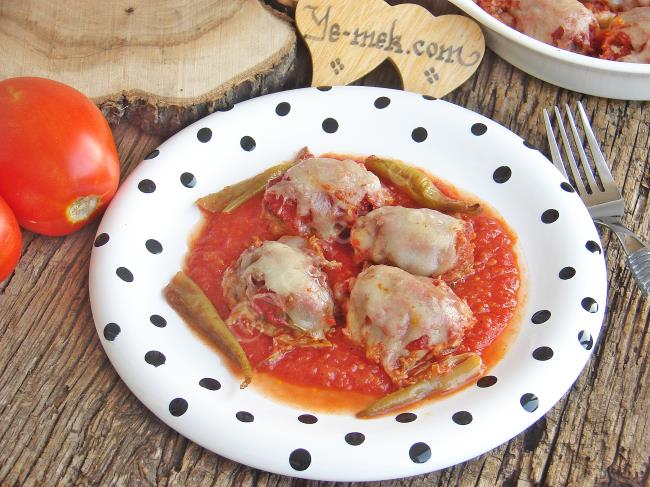 Fırında Domates Soslu Kaşarlı Köfte - Yapılışı (14/16) 