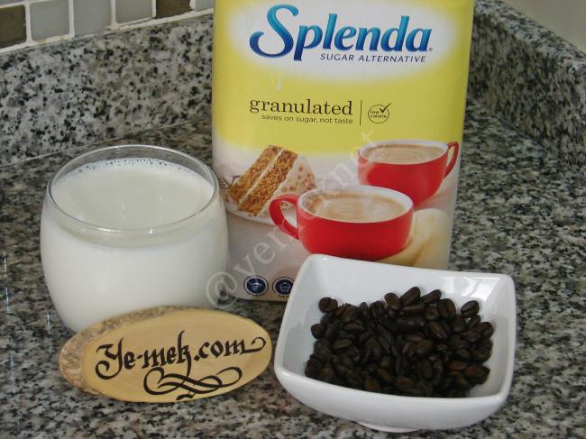 Iced Latte (Sütlü Buzlu Kahve) Nasıl Yapılır? (1/8) Resimli Yemek