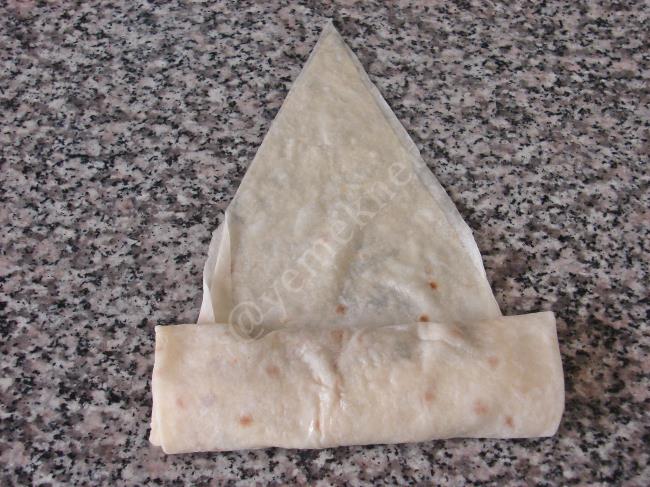 Kıymalı Karnıyarık Böreği - Yapılışı (10/16) 