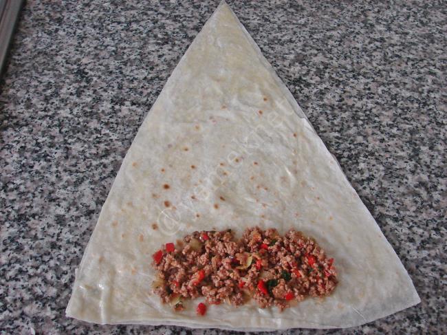 Kıymalı Karnıyarık Böreği - Yapılışı (8/16) 