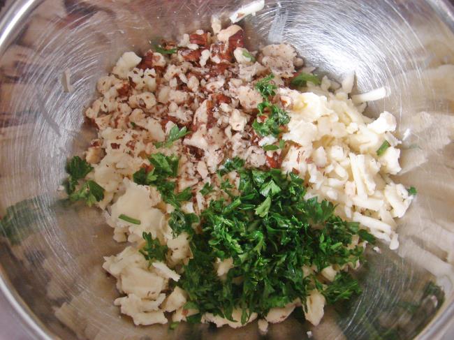 Közlenmiş Kırmızı Biber Sarması - Yapılışı (4/12) 