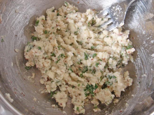 Közlenmiş Kırmızı Biber Sarması - Yapılışı (5/12) 