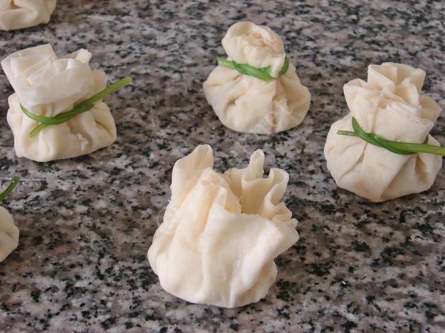 Peynirli Bohça Böreği - Yapılışı (11/16) 