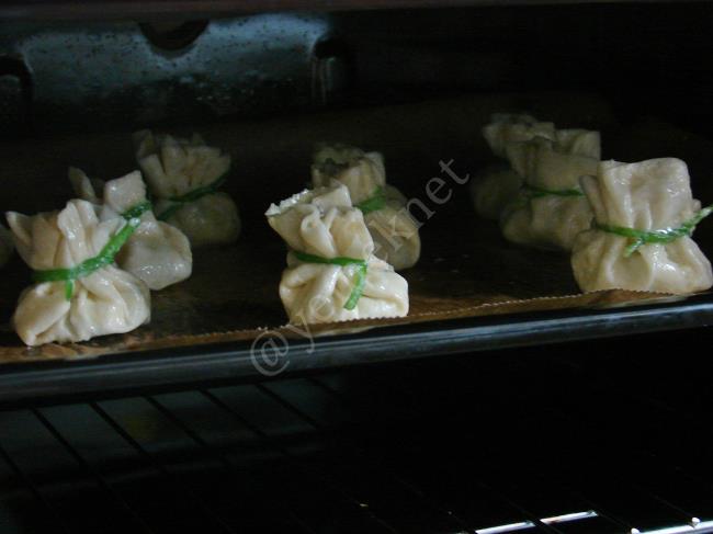 Peynirli Bohça Böreği - Yapılışı (14/16) 