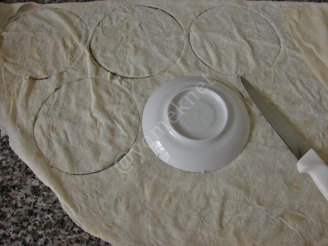 Peynirli Bohça Böreği - Yapılışı (8/16) 