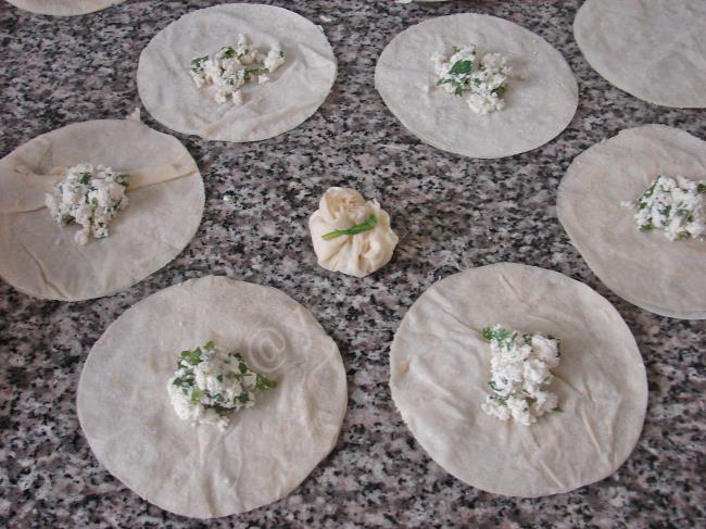 Peynirli Bohça Böreği - Yapılışı (9/16) 