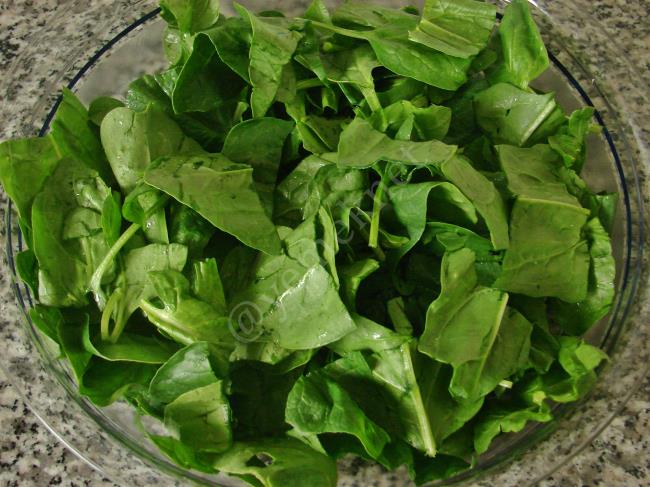 Cevizli Ispanak Salatası - Yapılışı (2/8) 