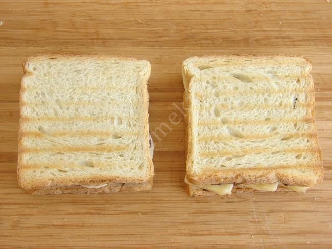 Çikolatalı Muzlu Leyla Tostu - Yapılışı (7/12) 