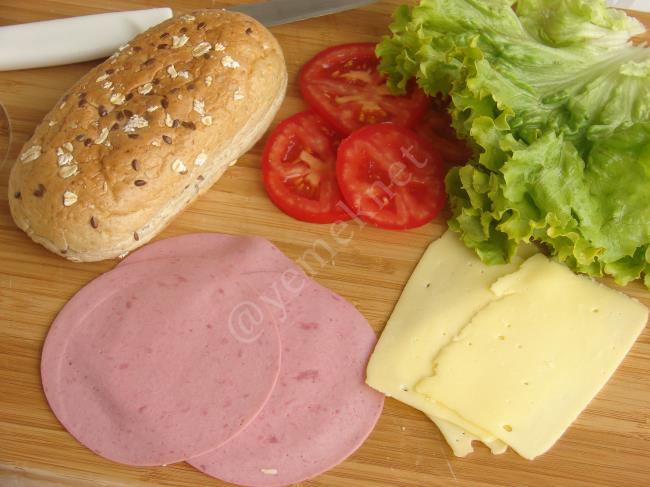 Jambonlu Sandviç - Yapılışı (2/8) 