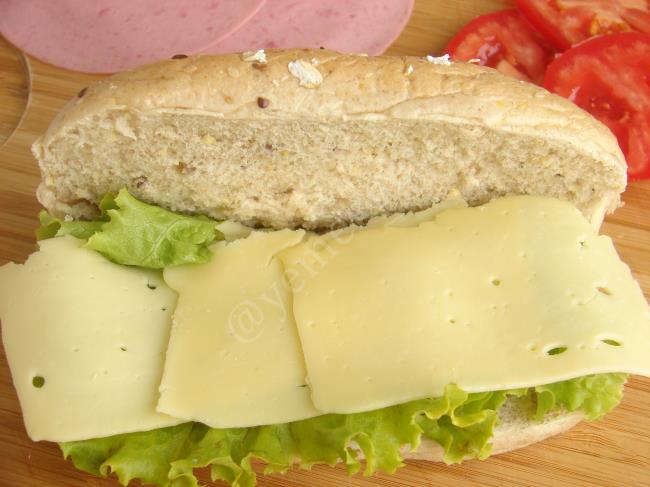 Jambonlu Sandviç - Yapılışı (3/8) 