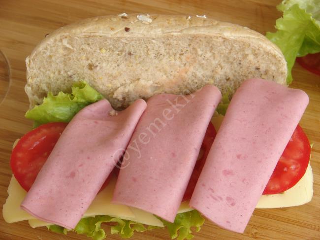 Jambonlu Sandviç - Yapılışı (5/8) 