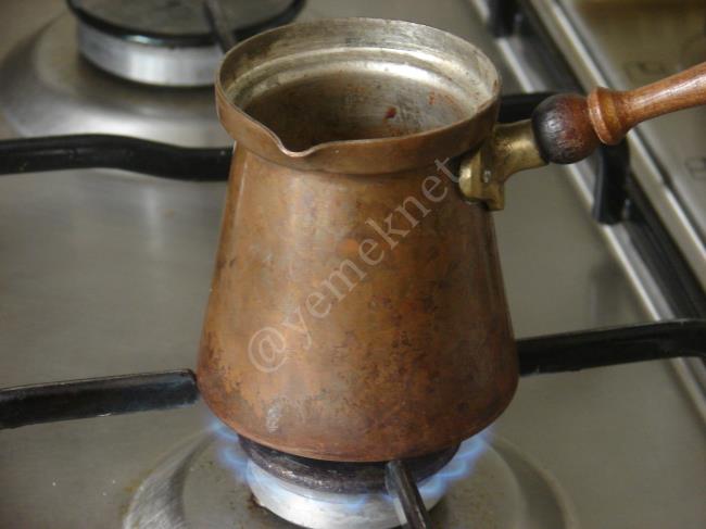 Köpüklü Türk Kahvesi - Yapılışı (5/12) 