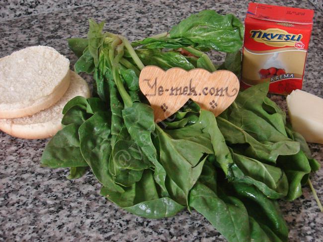 Fırında Kremalı Ispanaklı Ekmek Pizzası - Yapılışı (1/8) 