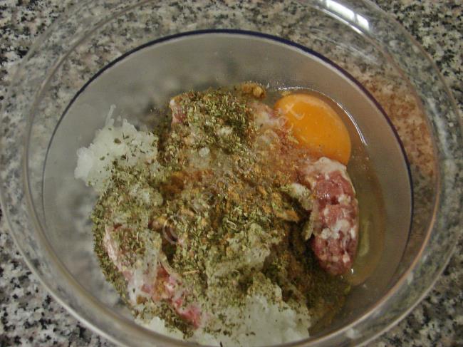Meksika Soslu Köfte - Yapılışı (3/12) 
