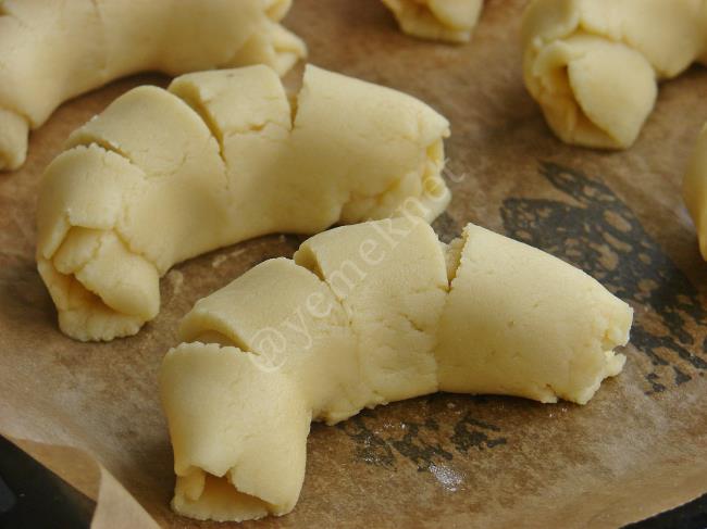 Şeritli Elmalı Ay Kurabiye - Yapılışı (13/16) 