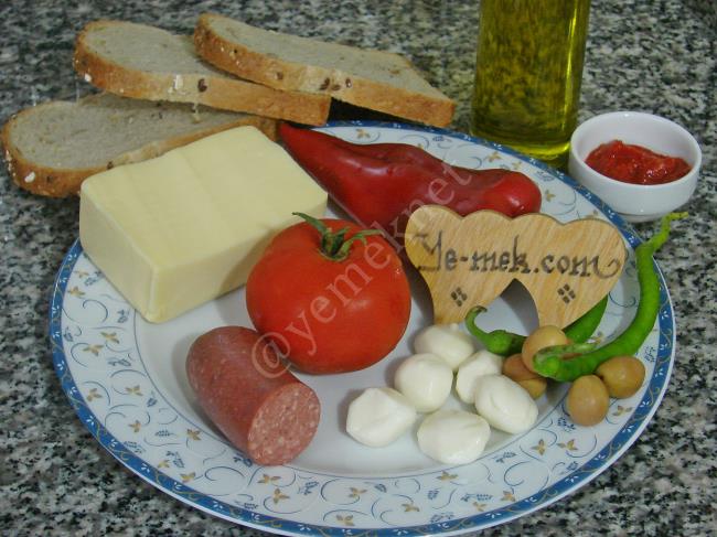 Bayat Ekmek Pizzası - Yapılışı (1/8) 