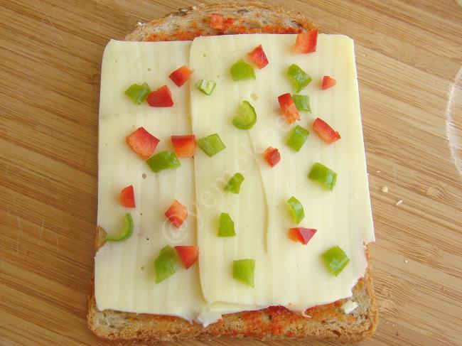 Bayat Ekmek Pizzası - Yapılışı (4/8) 