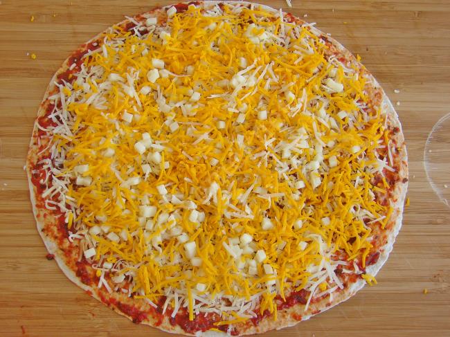 4 Peynirli Tortilla Pizza - Yapılışı (7/12) 