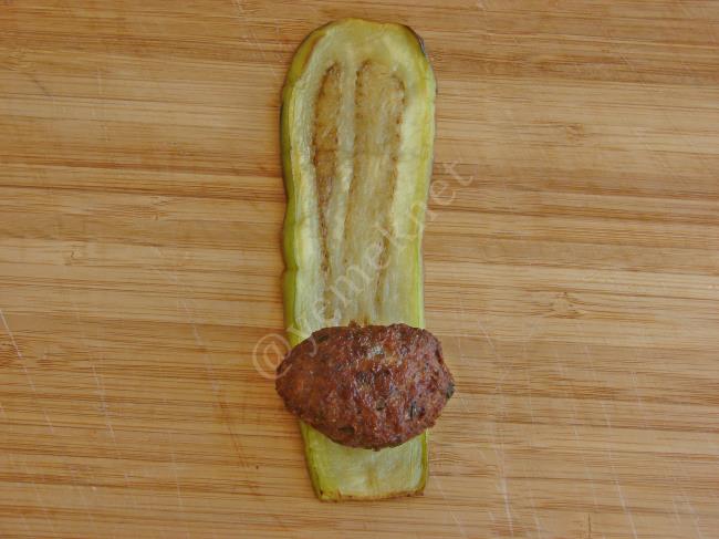 Köfteli Patlıcan Sarma - Yapılışı (11/16) 