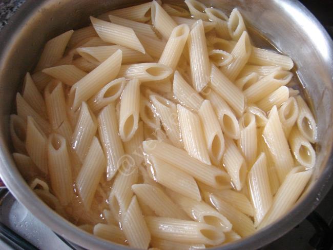 Penne Arabiatta (Acılı Domates Soslu Makarna) - Yapılışı (2/12) 